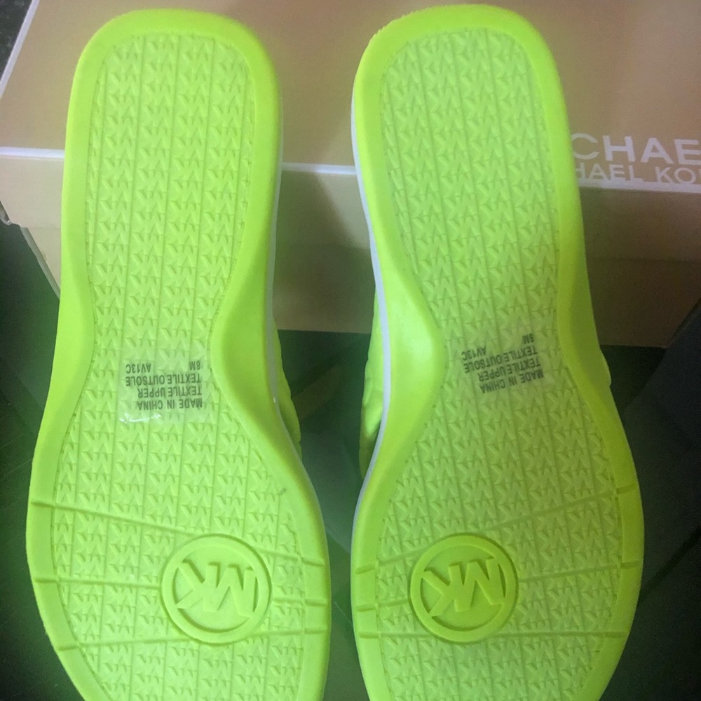 Michael Kors Lyssa Thong Sandals- Green neon - Picture 3 of 8